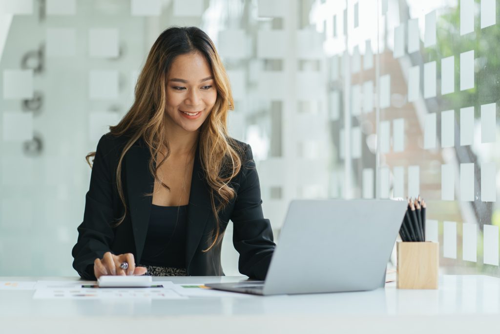 portrait of businesswoman with laptop writes on a 2023 11 27 05 20 05 utc min